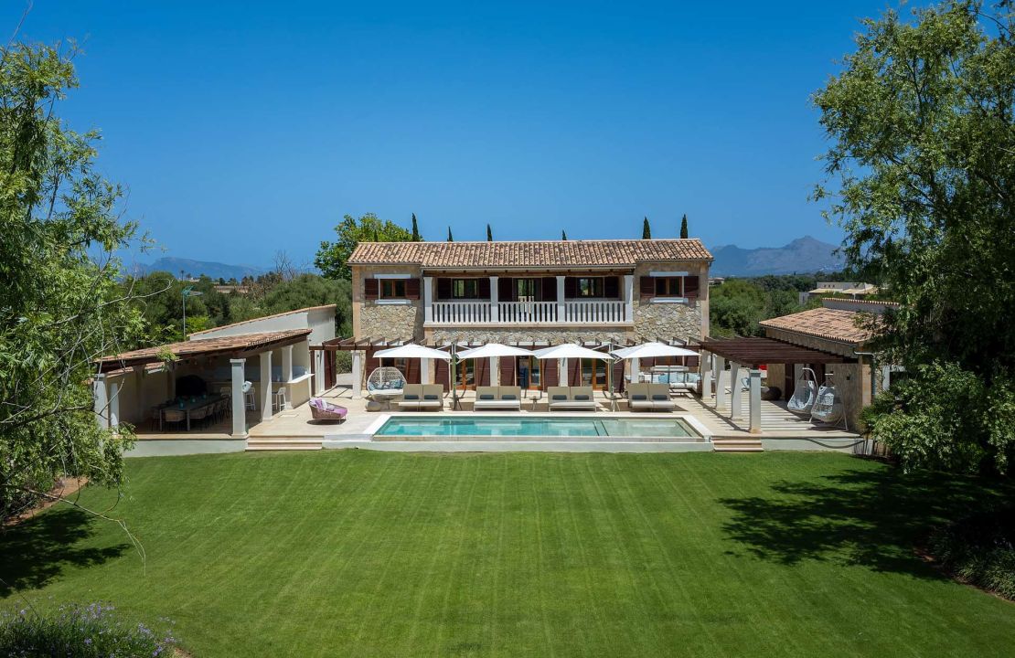 Stunning Finca Alcudia Mallorca with pool and landscaped gardens